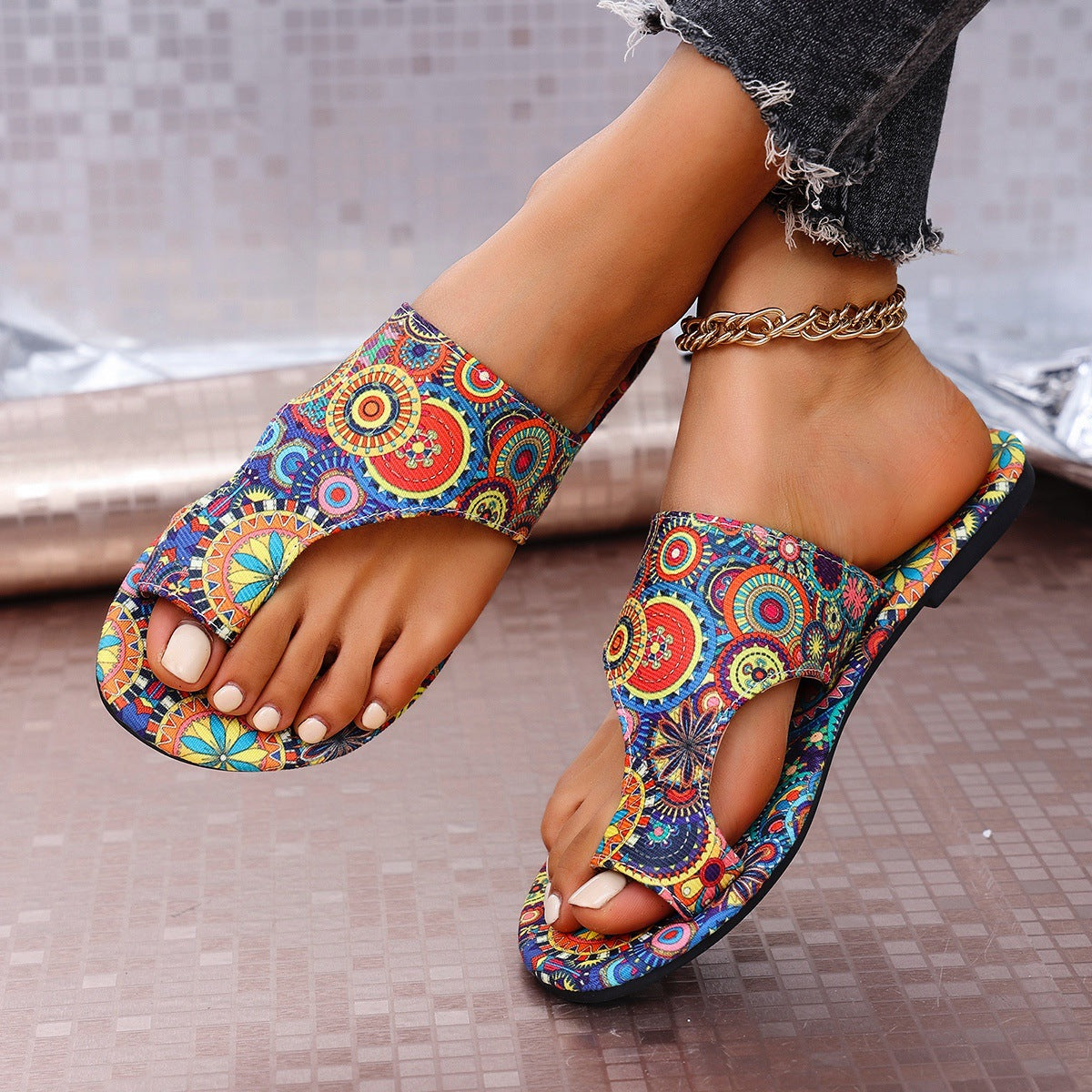 Womens Floral Flip-flops With A Flat Sole